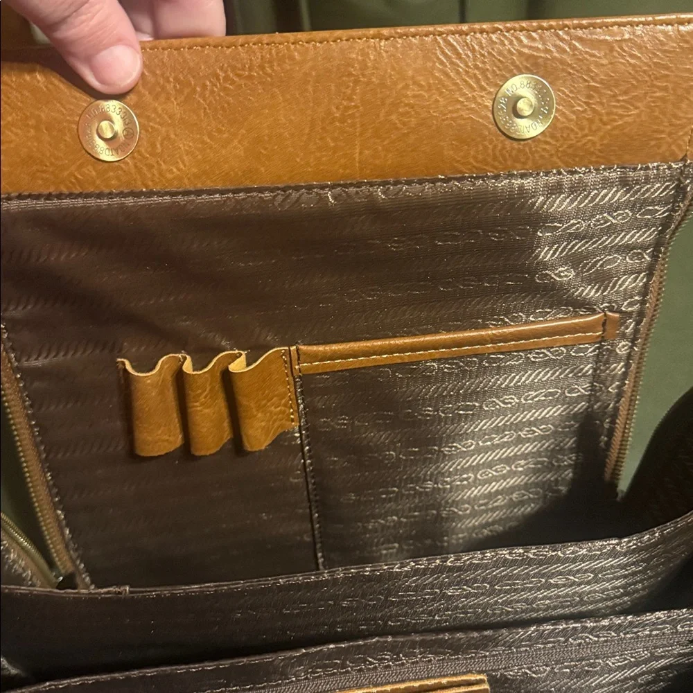 NEW, Cobbler Legend-Elegant Brown Leather Satchel - Picture 7 of 12